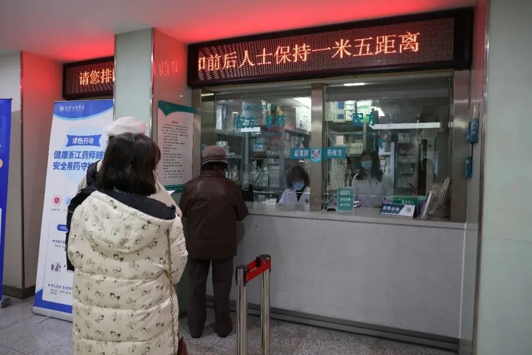 阿茲夫定片價格或?qū)⑦M一步降低！杭州社區(qū)醫(yī)院能買到了嗎？
