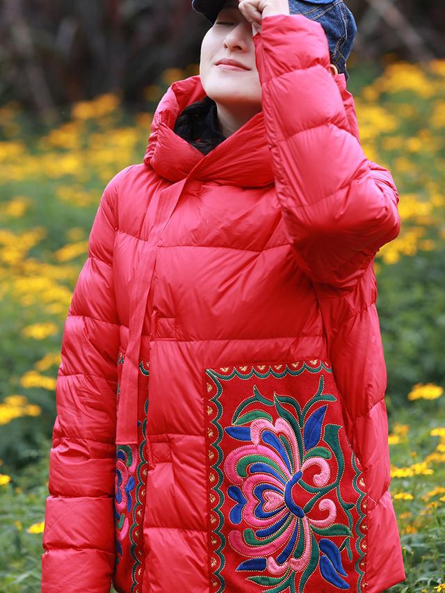 繡花拼接元素堆砌羽絨服.jpg
