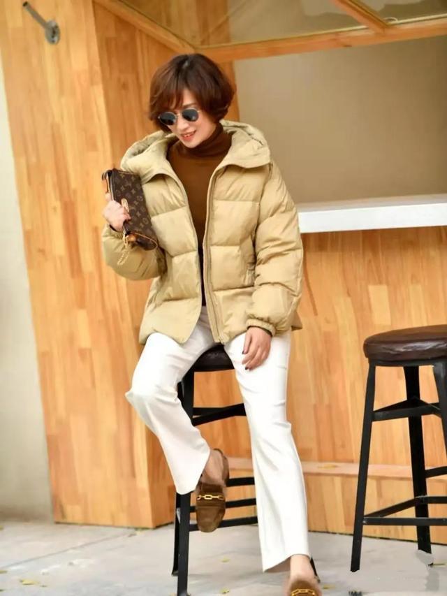 版型干凈利落的羽絨服.jpg
