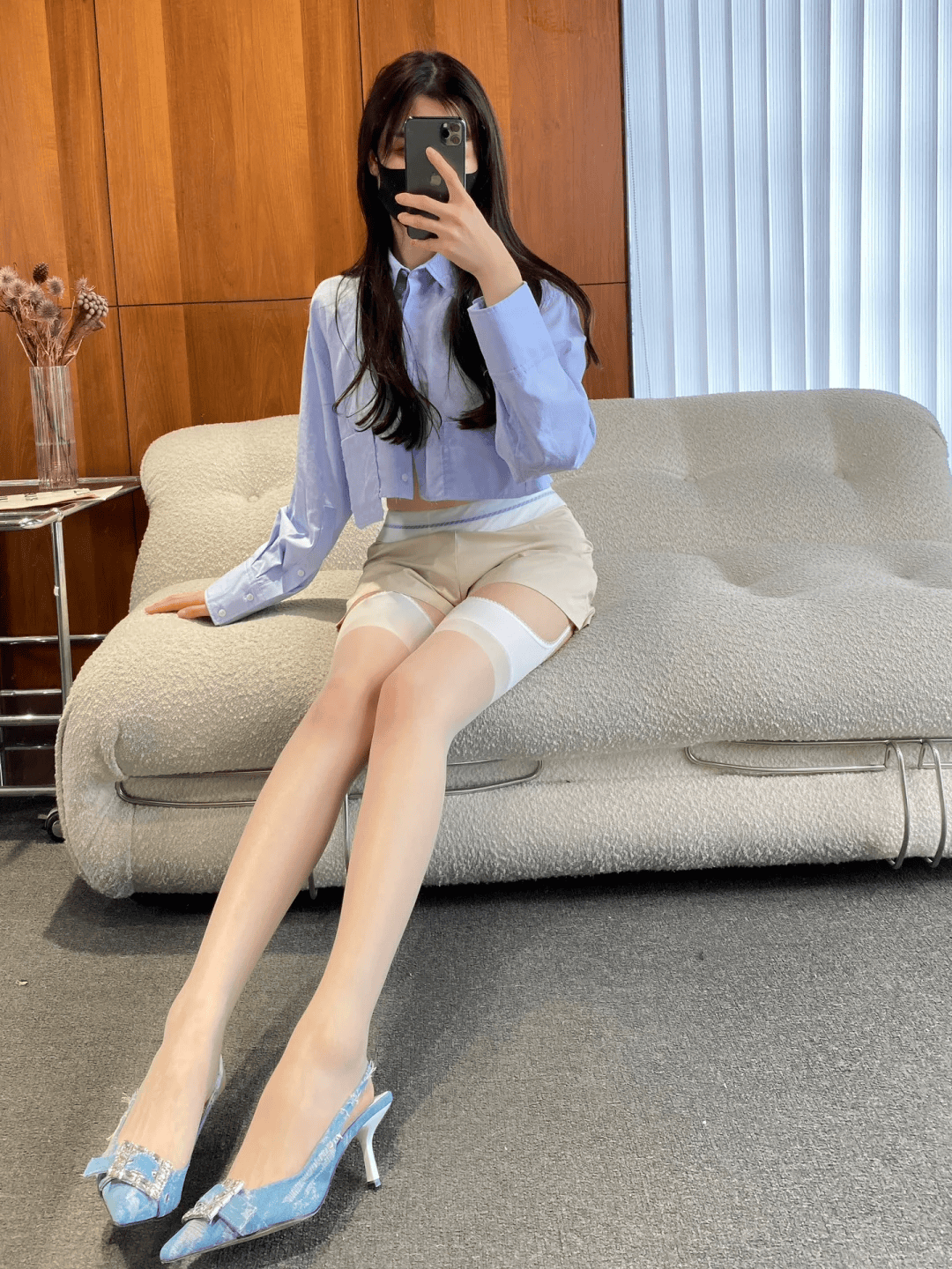 白色吊帶襪，讓你成為純欲的誘惑之星 